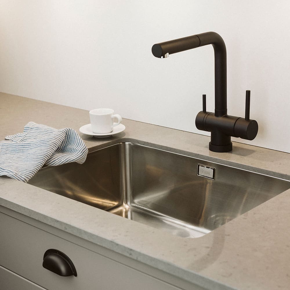 Keittiöhana London - Ulosvedettävä Suutin - Mattamusta