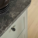 Nuppivedin Lily - Musta